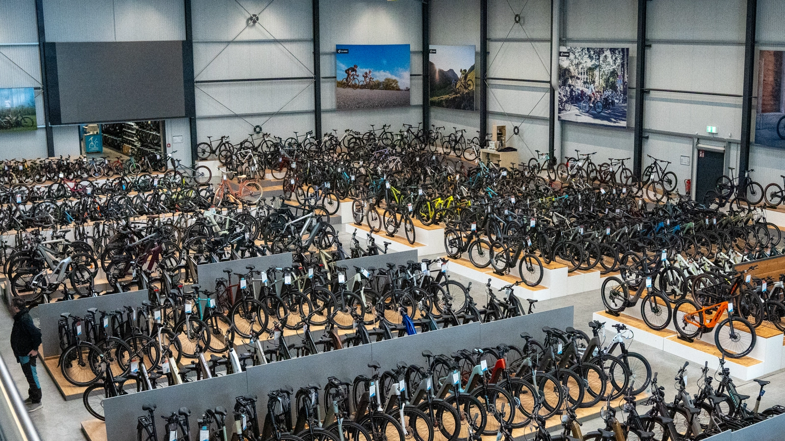 Gro&szlig;e Auswahl an Fahrr&auml;dern und E-Bikes beim R&auml;umungsverkauf in der Filiale Plattling